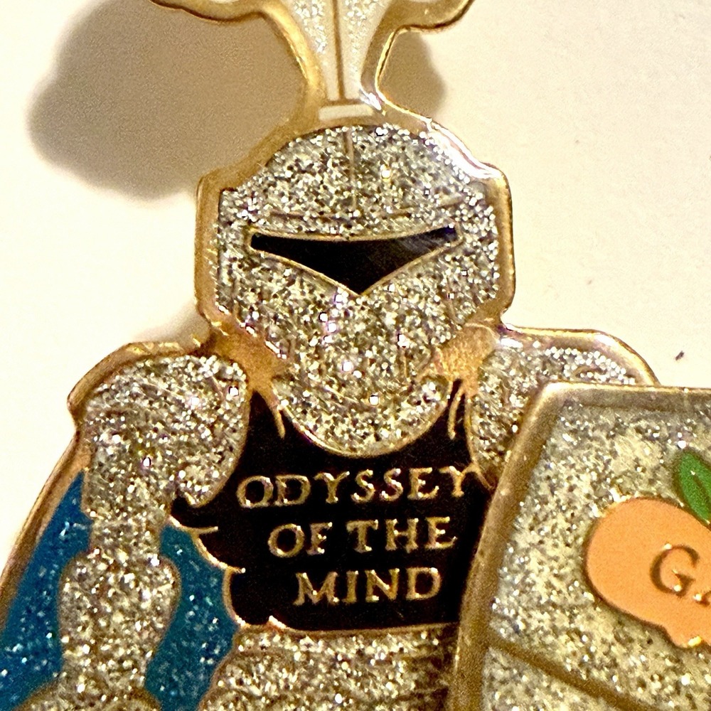 Vintage Enamel Knight Pin! RARE SPINNER SHIELD Odyssey Of The Mind 2002 Georgia - Picture 3 of 14
